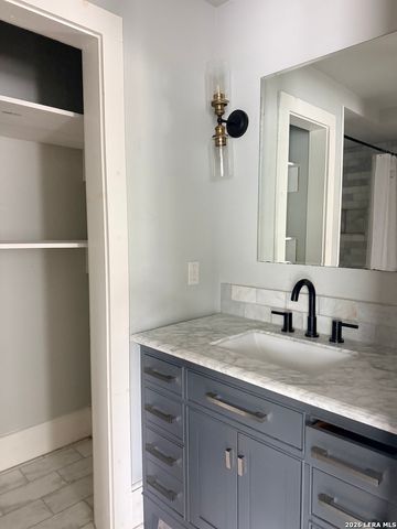 134 Corona B, San Antonio, TX 78209