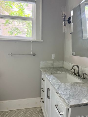 134 Corona B, San Antonio, TX 78209