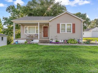 127 S Carl Street, Columbia, IL 62236