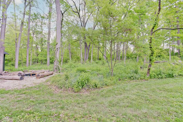 805 Eaglewood Drive, Zionsville, IN 46077