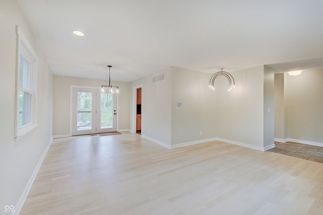805 Eaglewood Drive, Zionsville, IN 46077