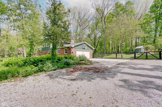 805 Eaglewood Drive, Zionsville, IN 46077