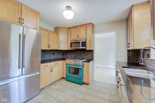 805 Eaglewood Drive, Zionsville, IN 46077