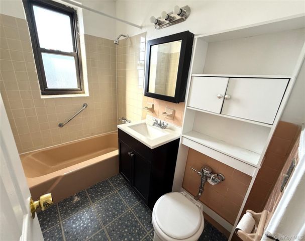 143 Bruce Avenue 3G, Yonkers, NY 10705