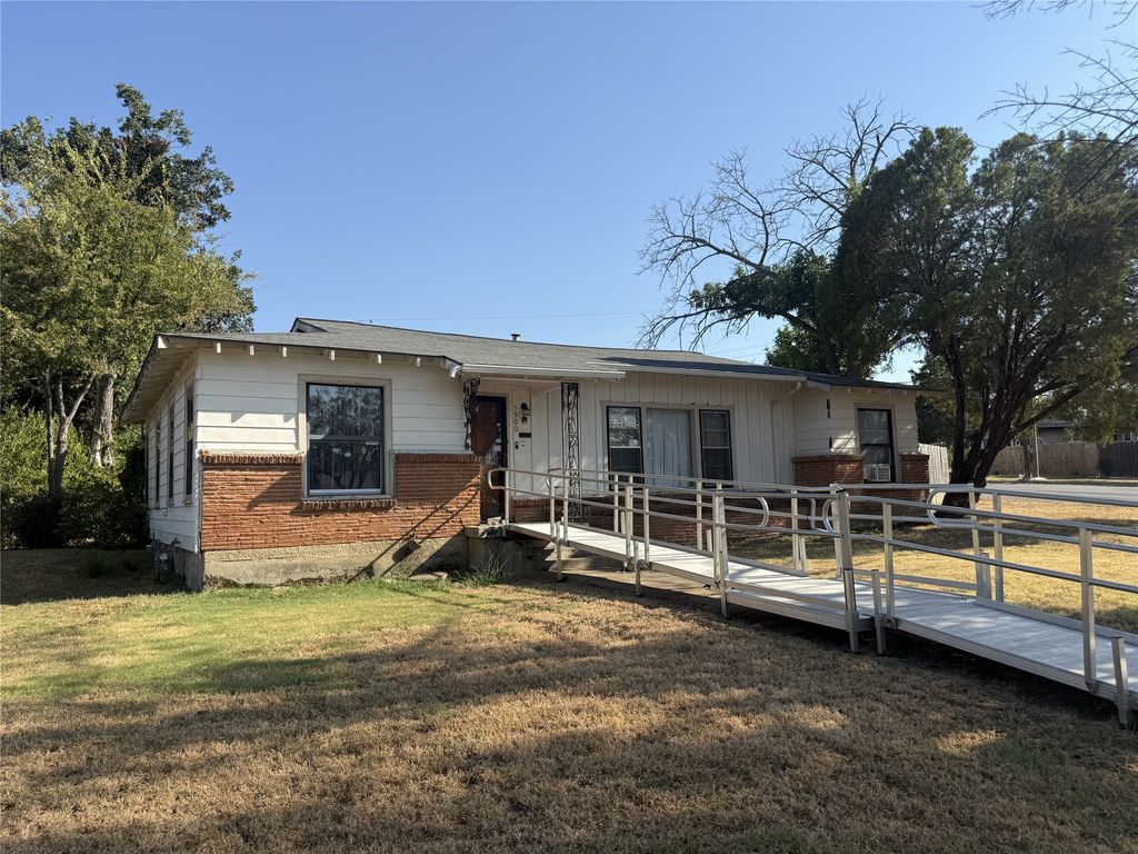 5500 Purington Avenue, Fort Worth, TX 76112 — exterior