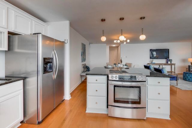 6147 N SHERIDAN Road 9B, Chicago, IL 60660