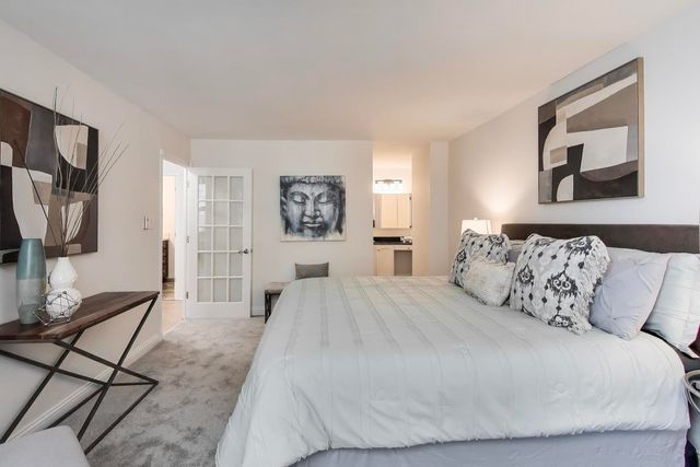 6147 N SHERIDAN Road 9B, Chicago, IL 60660