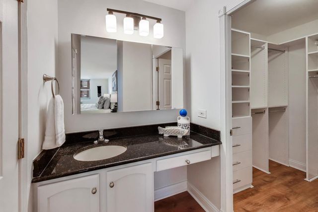 6147 N SHERIDAN Road 9B, Chicago, IL 60660