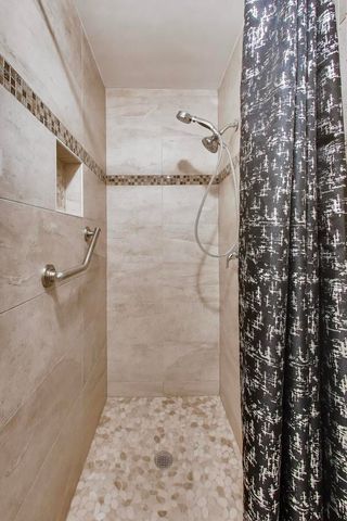 6147 N SHERIDAN Road 9B, Chicago, IL 60660