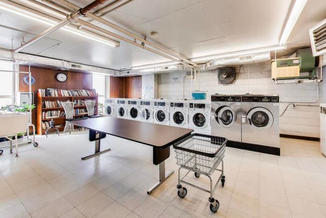 6147 N SHERIDAN Road 9B, Chicago, IL 60660