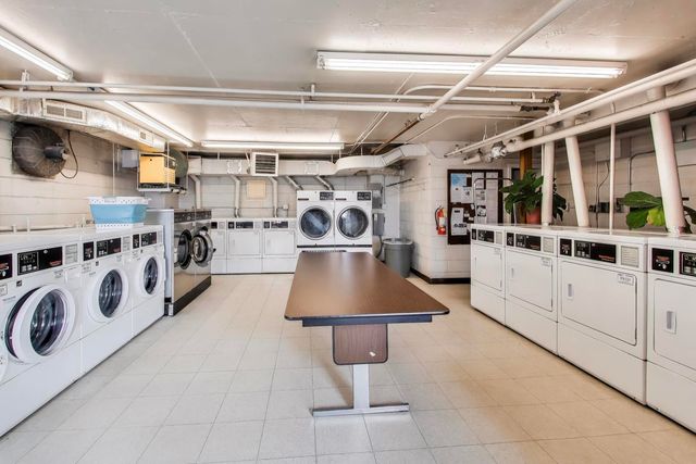 6147 N SHERIDAN Road 9B, Chicago, IL 60660