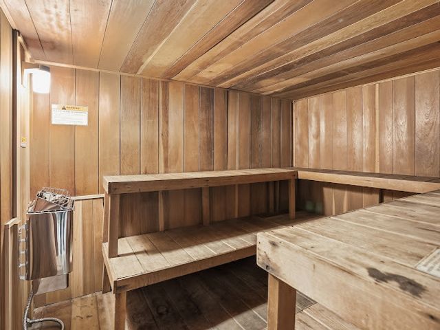 6147 N SHERIDAN Road 9B, Chicago, IL 60660