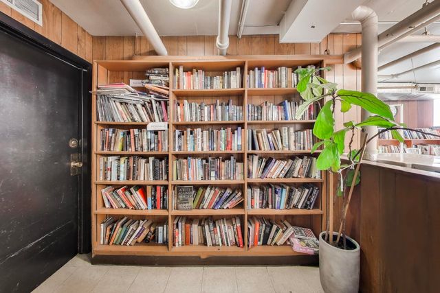 6147 N SHERIDAN Road 9B, Chicago, IL 60660