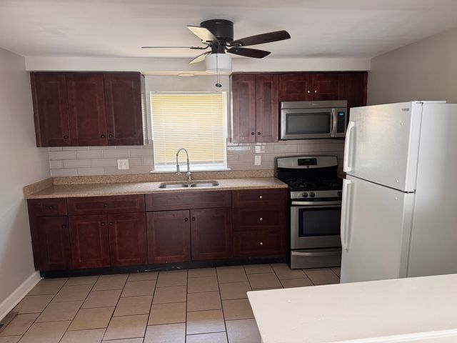18446 Torrence Avenue 1E, Lansing, IL 60438