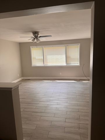 18446 Torrence Avenue 1E, Lansing, IL 60438