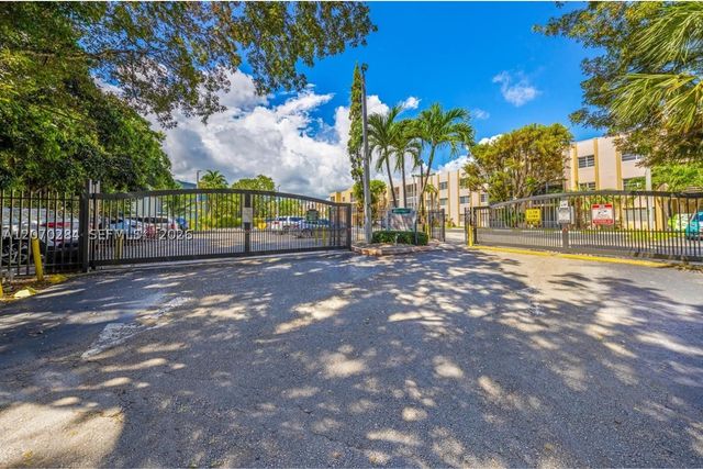 15888 SW 95th Ave 209, Miami, FL 33157