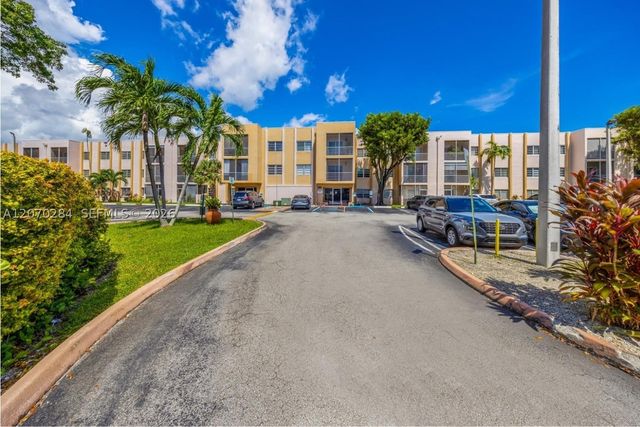 15888 SW 95th Ave 209, Miami, FL 33157
