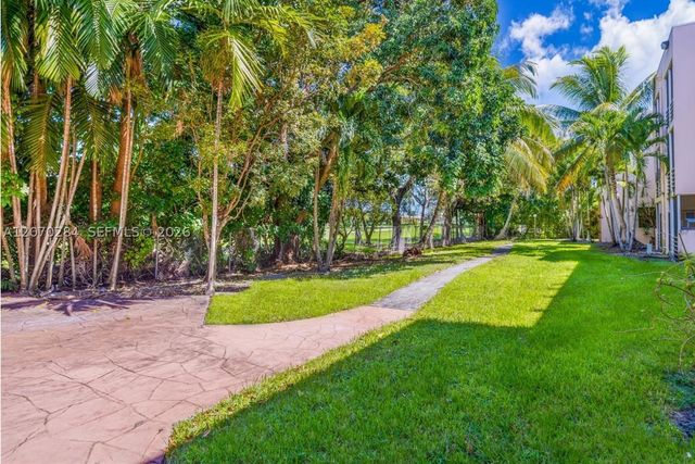 15888 SW 95th Ave 209, Miami, FL 33157