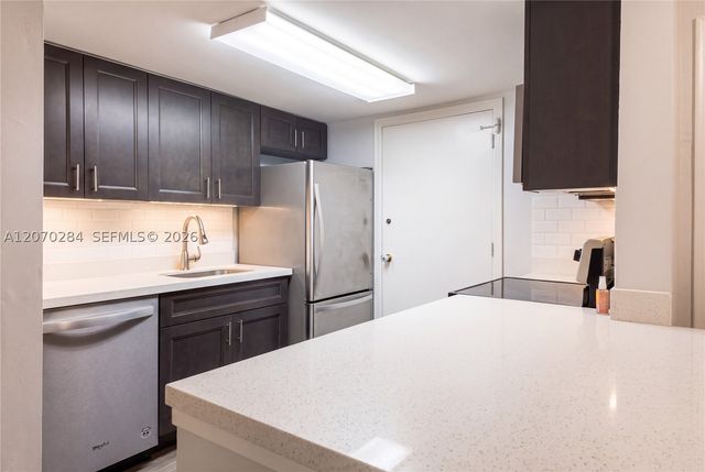 15888 SW 95th Ave 209, Miami, FL 33157