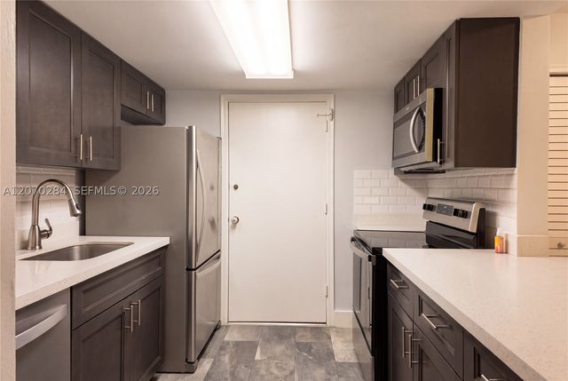 15888 SW 95th Ave 209, Miami, FL 33157