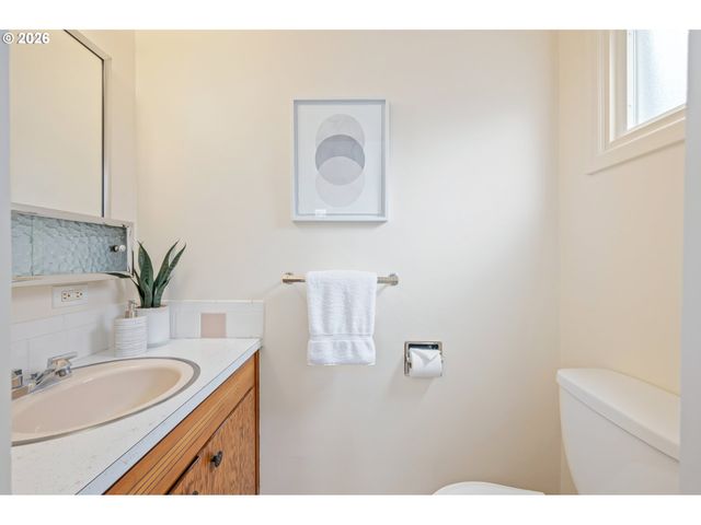 2031 OLIVE St, Eugene, OR 97405