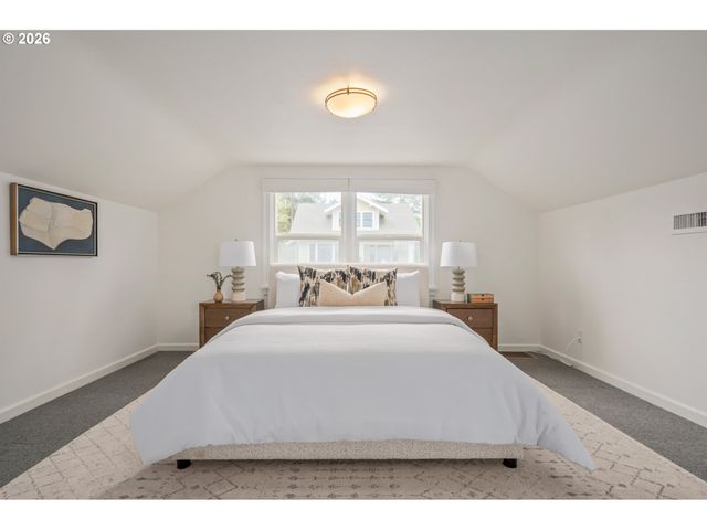 2031 OLIVE St, Eugene, OR 97405