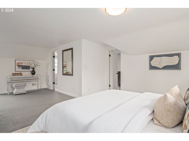 2031 OLIVE St, Eugene, OR 97405