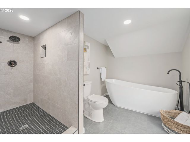 2031 OLIVE St, Eugene, OR 97405