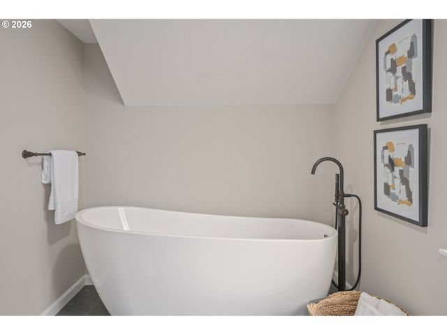 2031 OLIVE St, Eugene, OR 97405