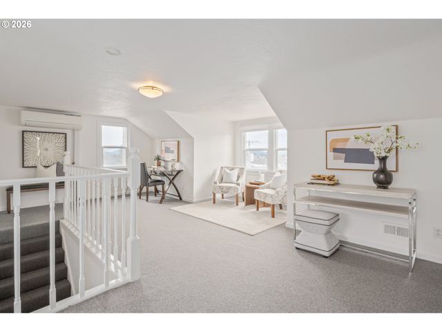 2031 OLIVE St, Eugene, OR 97405