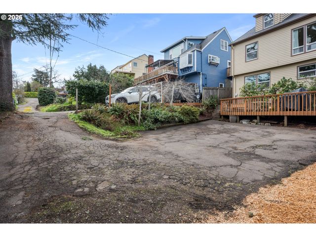 2031 OLIVE St, Eugene, OR 97405