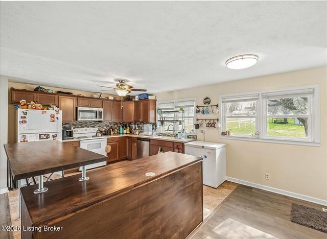 221 Lyons Dr, Frankfort, KY 40601