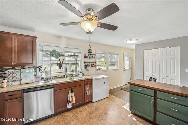 221 Lyons Dr, Frankfort, KY 40601