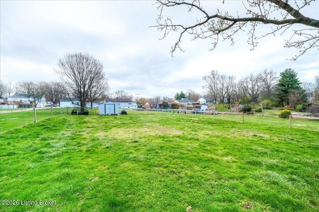 221 Lyons Dr, Frankfort, KY 40601