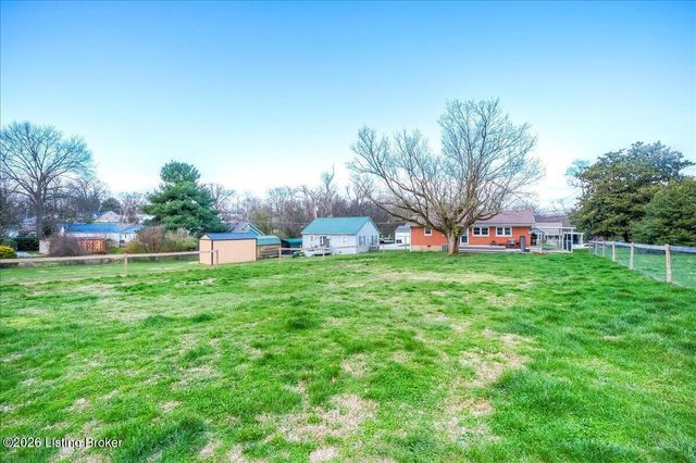 221 Lyons Dr, Frankfort, KY 40601