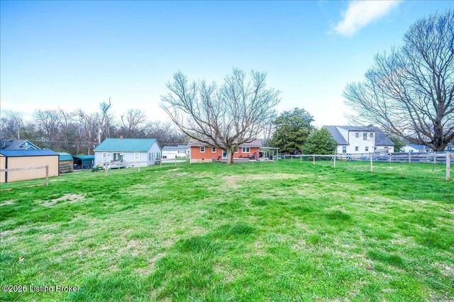 221 Lyons Dr, Frankfort, KY 40601