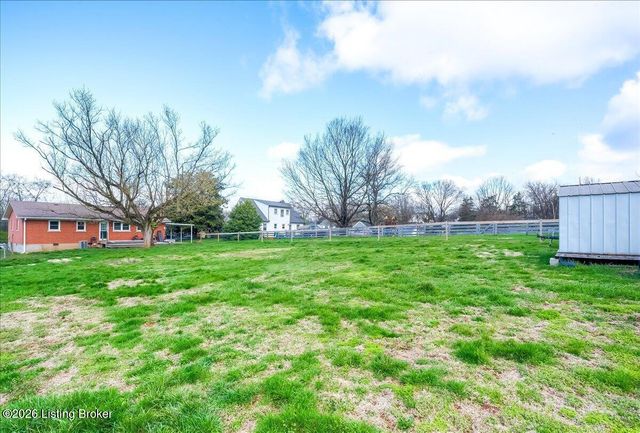 221 Lyons Dr, Frankfort, KY 40601