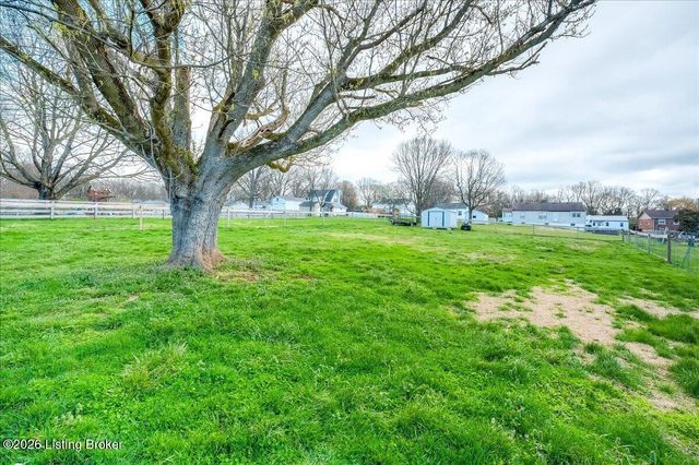 221 Lyons Dr, Frankfort, KY 40601