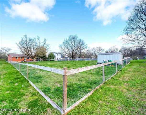 221 Lyons Dr, Frankfort, KY 40601