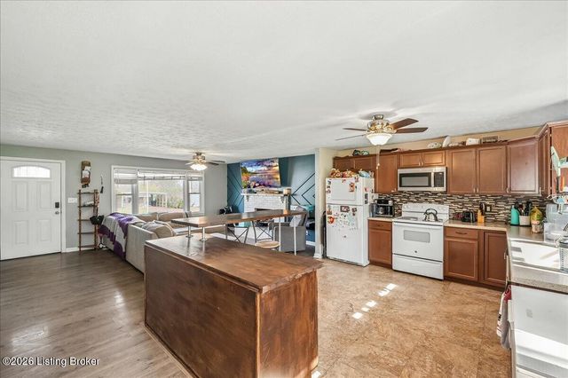 221 Lyons Dr, Frankfort, KY 40601