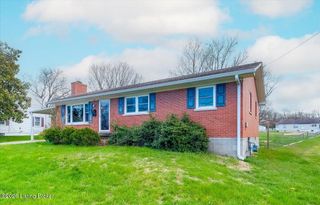 221 Lyons Dr, Frankfort, KY 40601