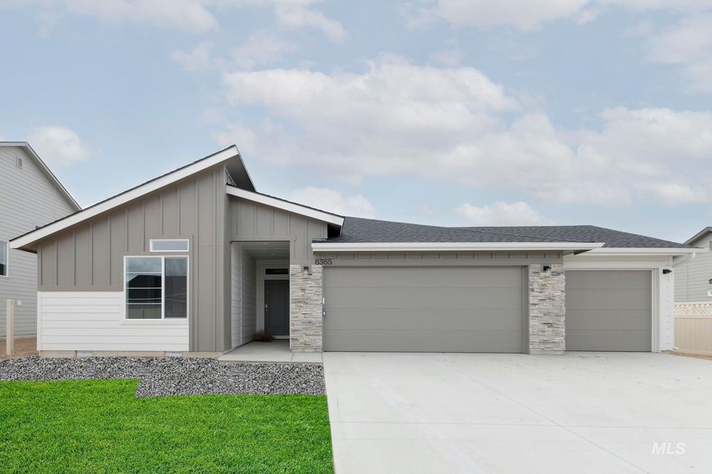 8365 S Sansa Ave, Kuna, ID 83634