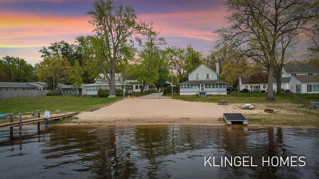 17386 Villa Park Street, Spring Lake, MI 49456