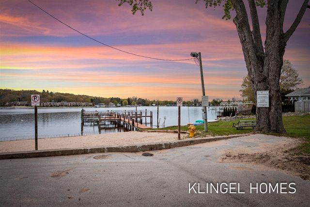 17386 Villa Park Street, Spring Lake, MI 49456