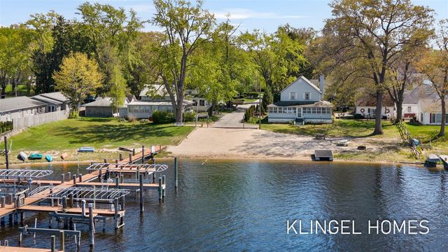17386 Villa Park Street, Spring Lake, MI 49456