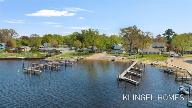 17386 Villa Park Street, Spring Lake, MI 49456