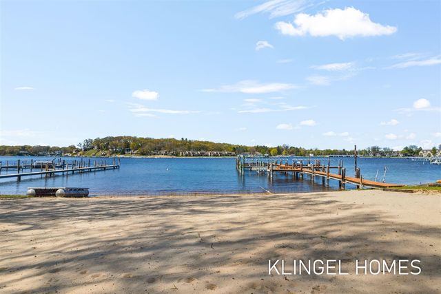 17386 Villa Park Street, Spring Lake, MI 49456