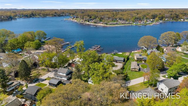 17386 Villa Park Street, Spring Lake, MI 49456
