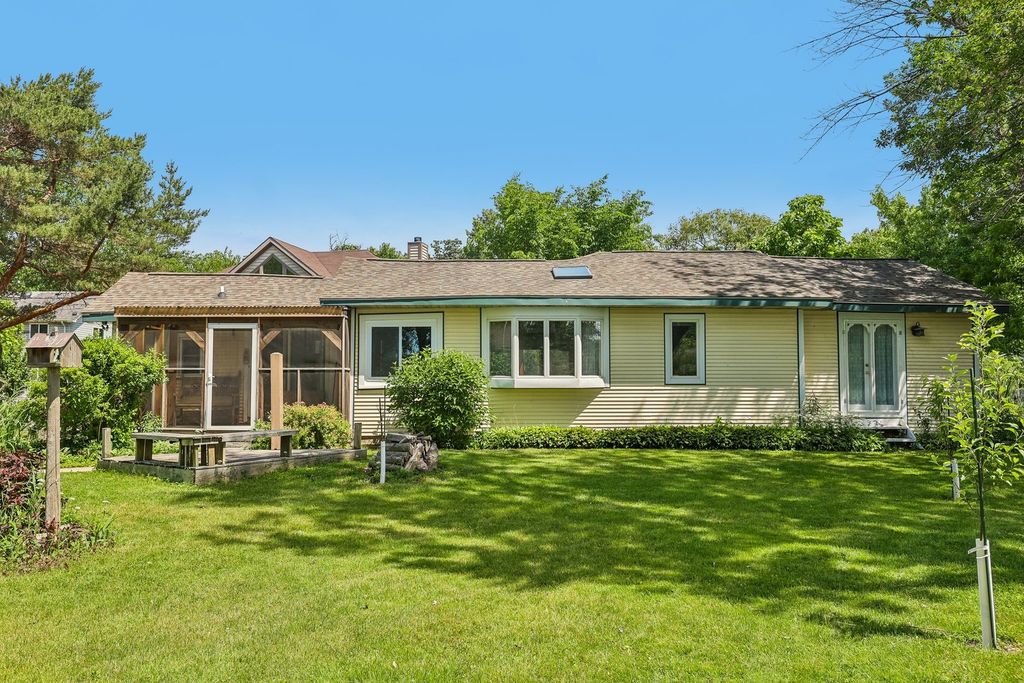 34983 Hickory Avenue, Ingleside, IL 60041