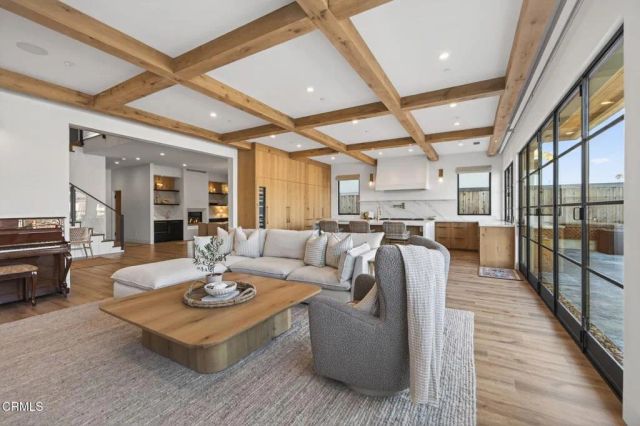 1305 Beachmont, Ventura, CA 93001